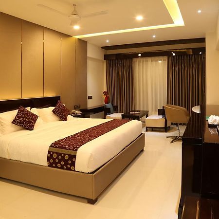 Hotel Atithi Аурангабад Экстерьер фото
