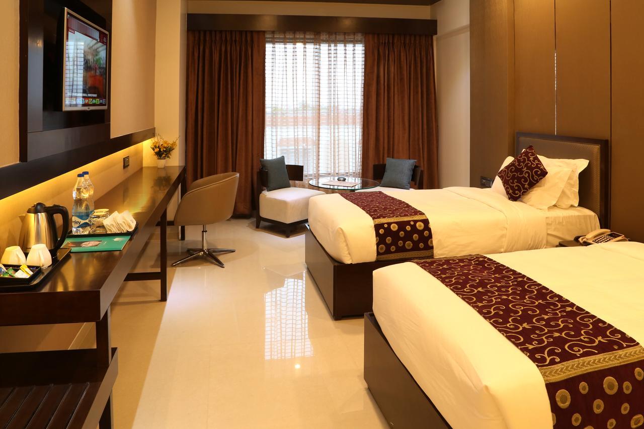 Hotel Atithi Аурангабад Экстерьер фото